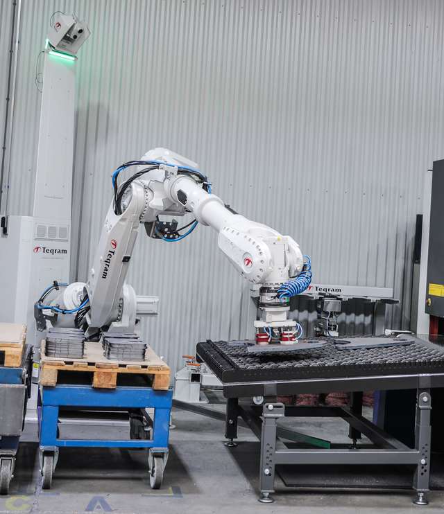 Unloading a deburring machine with an EasyDebur