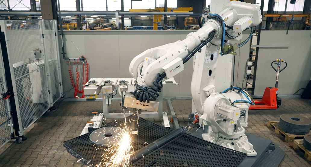 Robotergestütztes Schleifen von Stahlbauteilen mit dem EasyGrinder bei Ancofer
