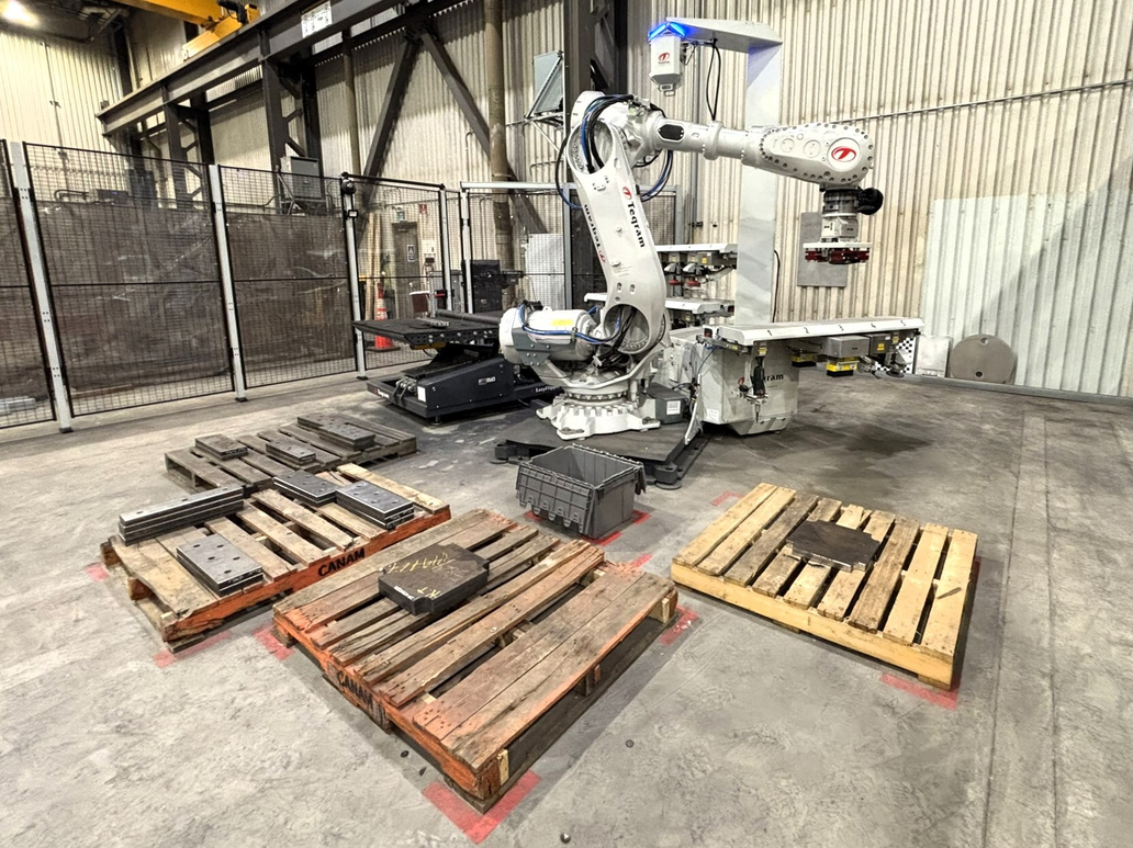 Teqram EasyGrinder robotic grinding cell with steel parts on pallets