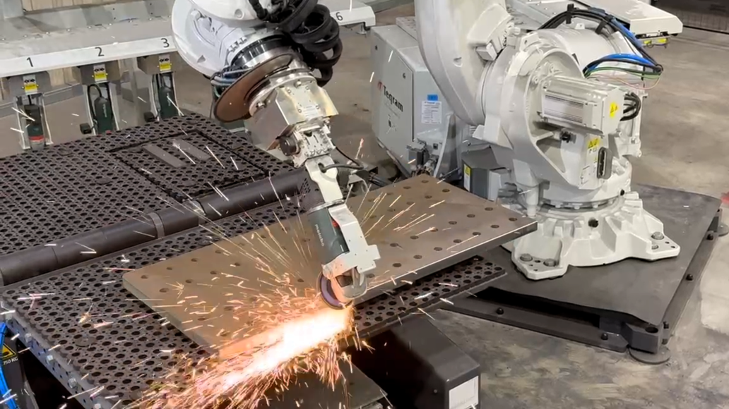 Robotic grinding of a steel plate in the Teqram EasyGrinder cell
