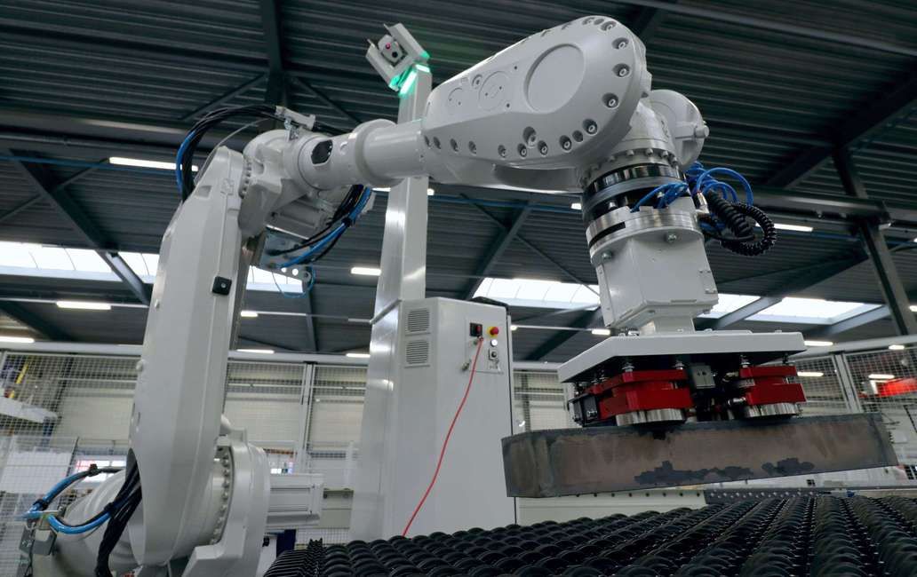 EasyBot picked up a heavy steel product with a magnetic gripper